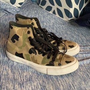 MAKE AN OFFER Camo Converse All Stars